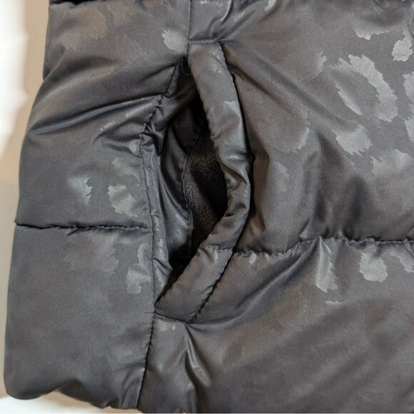 Animal Print Puffer Vest Womens Small Old Navy High Collar - Picture 8 of 8